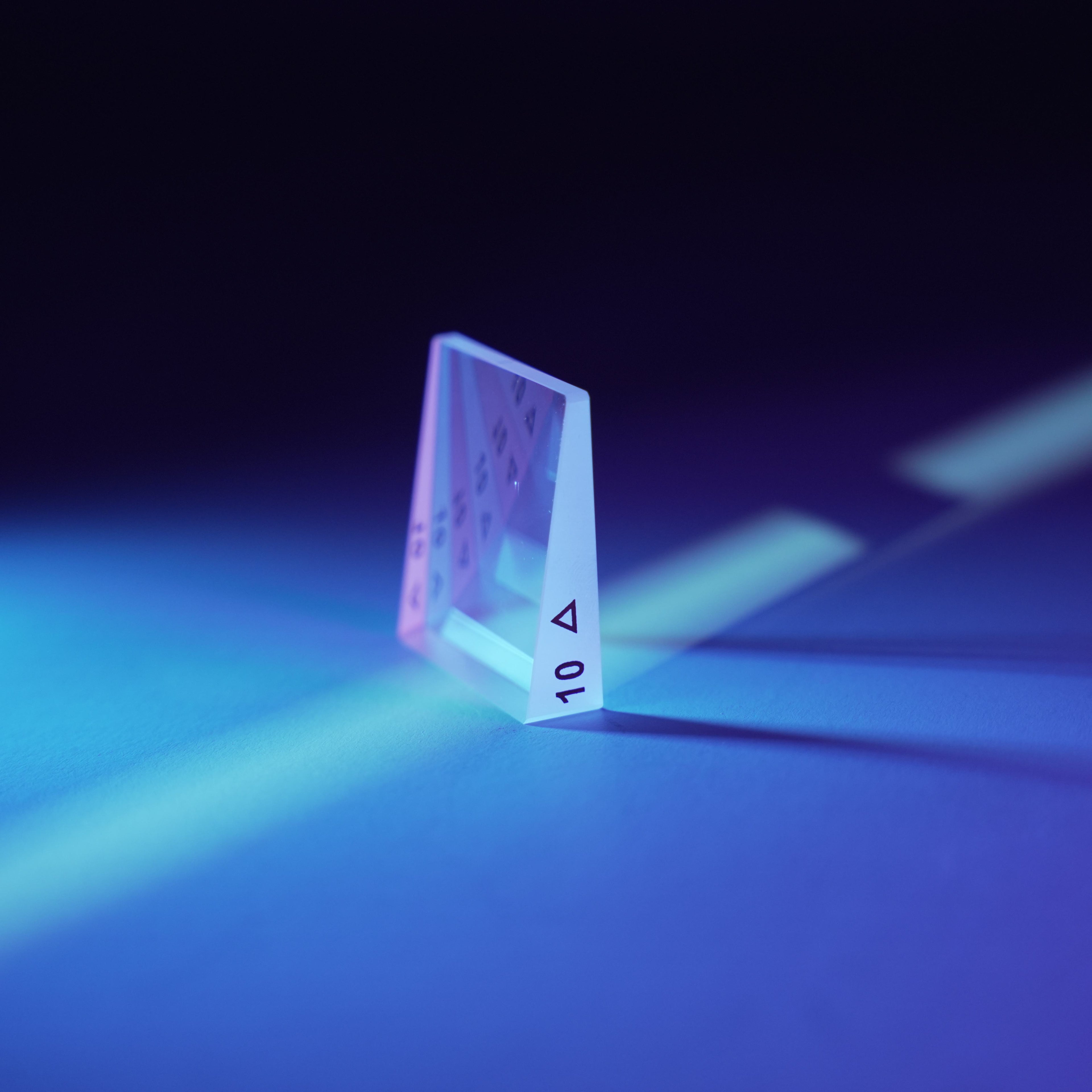 BO-GLASS Manufacturer Custom High Precision BK7 Optical Rectangular Glass Prism Experiment Corner Cube Dispersing Types