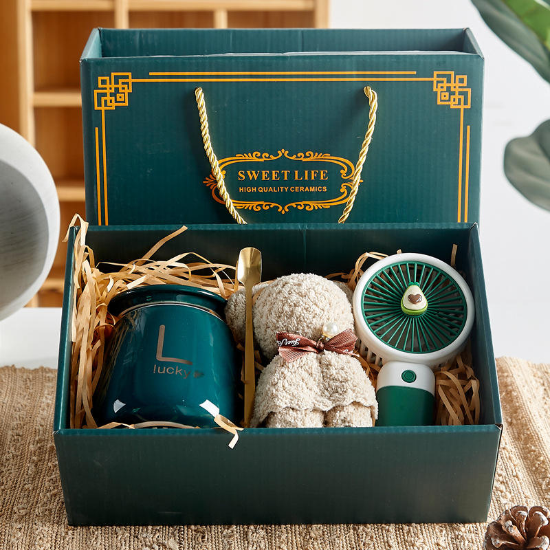 Custom Promotional Towel Mug Bridesmaid Wedding Mother Valentines Gifts Gift Set Box for Birthday Women Guests Souvenirs Cup